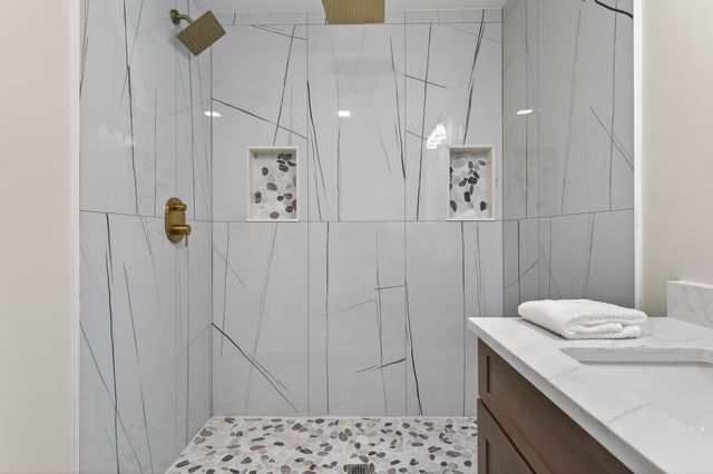 33 McCrillis Road, Nottingham, NH 03290