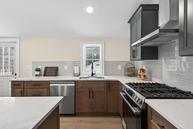 33 McCrillis Road, Nottingham, NH 03290