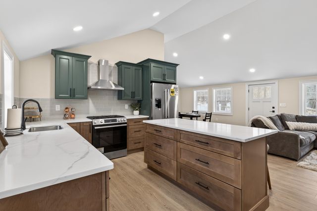 33 McCrillis Road, Nottingham, NH 03290