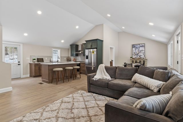 33 McCrillis Road, Nottingham, NH 03290