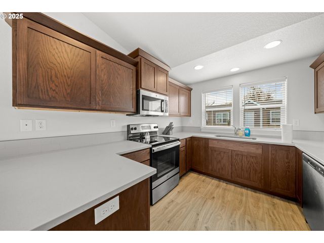 463 35TH St, Springfield, OR 97478