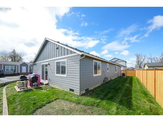 463 35TH St, Springfield, OR 97478