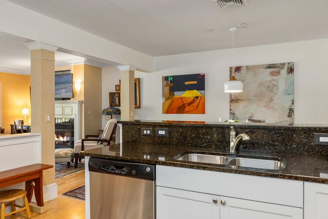 100 Shepards Cove Rd Unit F204, Kittery, ME 03904