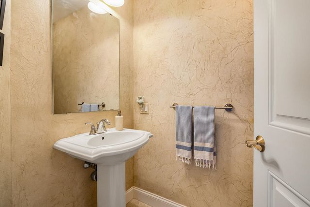 100 Shepards Cove Rd Unit F204, Kittery, ME 03904