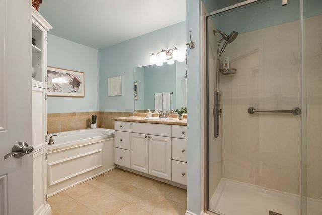 100 Shepards Cove Rd Unit F204, Kittery, ME 03904