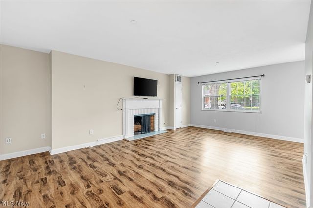 2885 Pease Drive 103, Rocky River, OH 44116