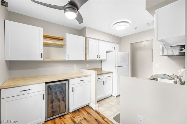 2885 Pease Drive 103, Rocky River, OH 44116