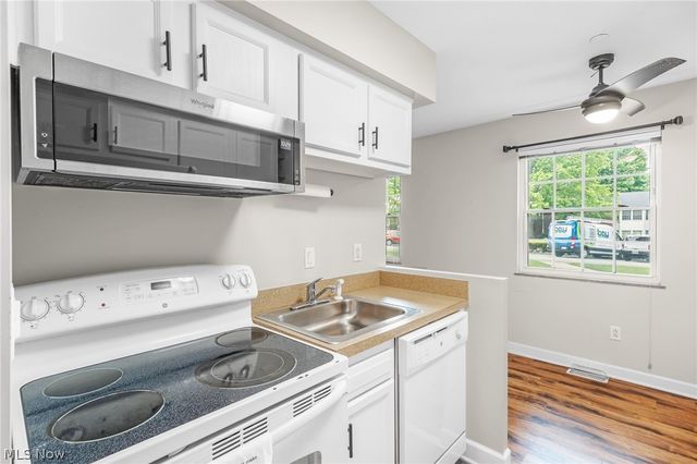 2885 Pease Drive 103, Rocky River, OH 44116