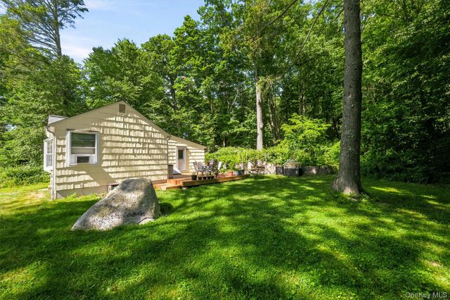 18 Winnebago Road, Putnam Valley, NY 10579
