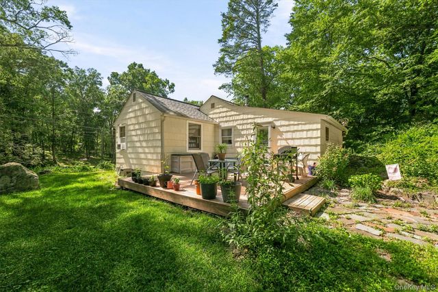 18 Winnebago Road, Putnam Valley, NY 10579