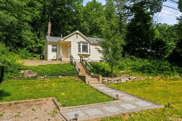 18 Winnebago Road, Putnam Valley, NY 10579