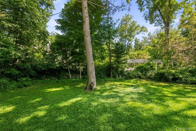 18 Winnebago Road, Putnam Valley, NY 10579