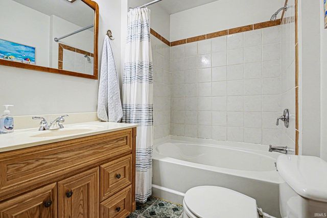 1920 W 570 N, Howe, IN 46746