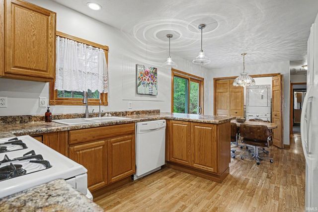 1920 W 570 N, Howe, IN 46746