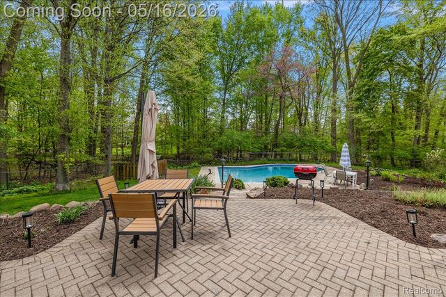 28455 Wellington Street, Farmington Hills, MI 48334