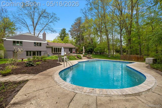 28455 Wellington Street, Farmington Hills, MI 48334