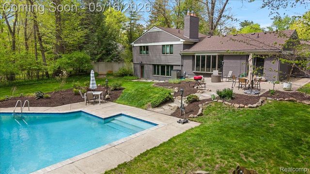 28455 Wellington Street, Farmington Hills, MI 48334