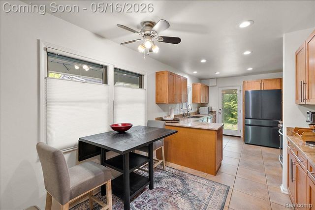 28455 Wellington Street, Farmington Hills, MI 48334