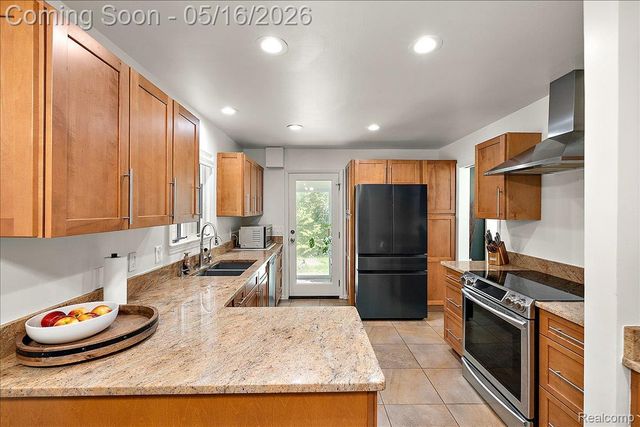 28455 Wellington Street, Farmington Hills, MI 48334