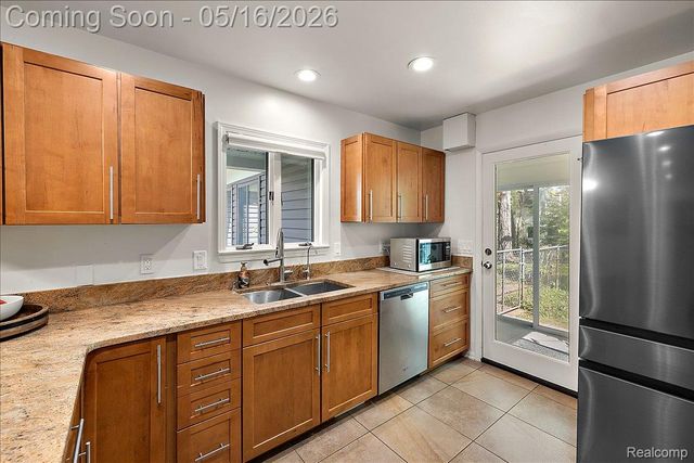 28455 Wellington Street, Farmington Hills, MI 48334