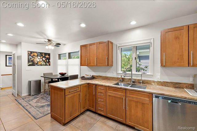 28455 Wellington Street, Farmington Hills, MI 48334
