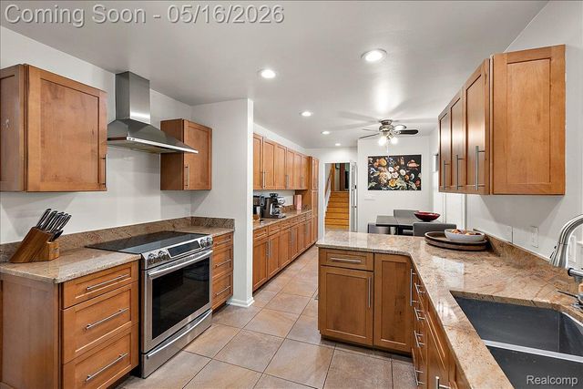 28455 Wellington Street, Farmington Hills, MI 48334