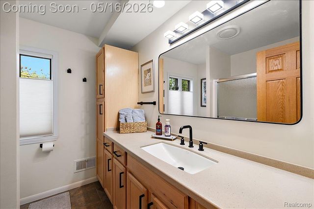 28455 Wellington Street, Farmington Hills, MI 48334