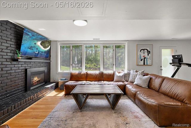 28455 Wellington Street, Farmington Hills, MI 48334