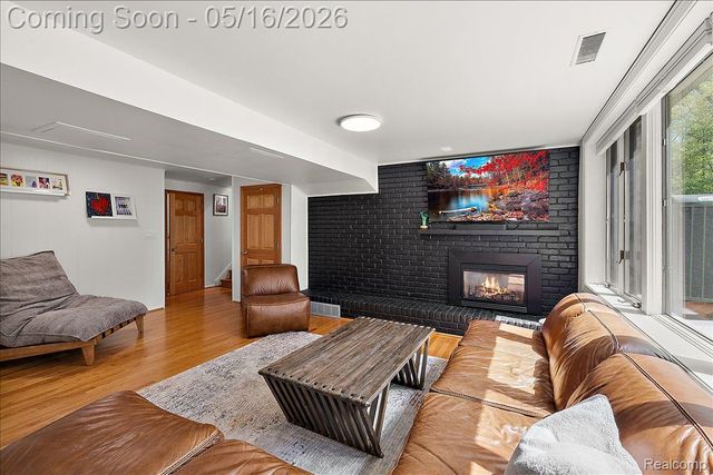 28455 Wellington Street, Farmington Hills, MI 48334
