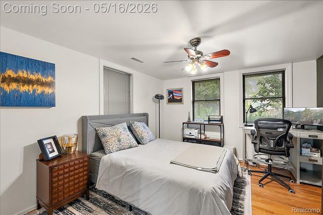 28455 Wellington Street, Farmington Hills, MI 48334