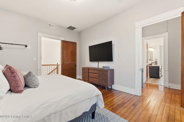 4556 S 3rd St, Louisville, KY 40214
