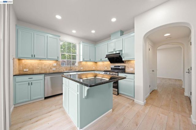 2229 Maidenhair Way, San Ramon, CA 94582