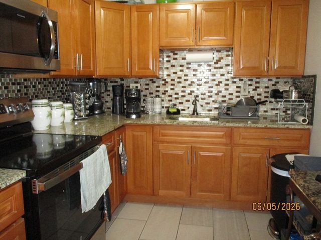22 Nelson Dr E1, Randolph, MA 02368