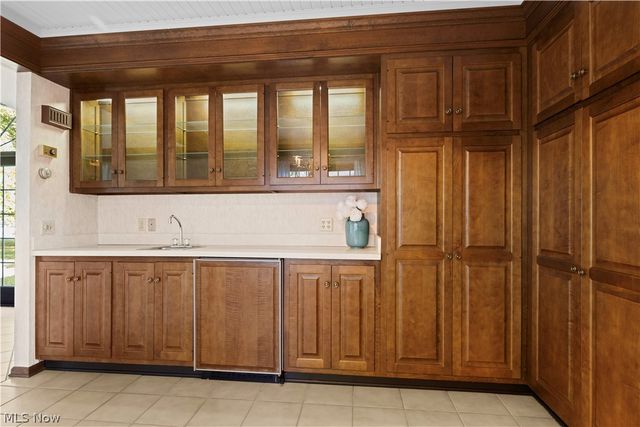 1822 Donna Drive, Westlake, OH 44145