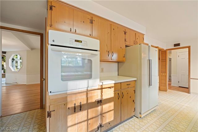 1822 Donna Drive, Westlake, OH 44145