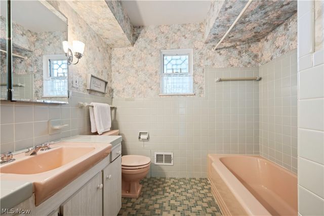 1822 Donna Drive, Westlake, OH 44145