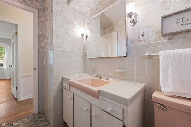 1822 Donna Drive, Westlake, OH 44145