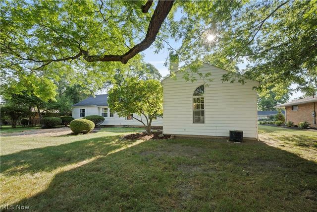 1822 Donna Drive, Westlake, OH 44145