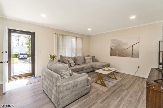 355 Kent St, Phillipsburg Town, NJ 08865