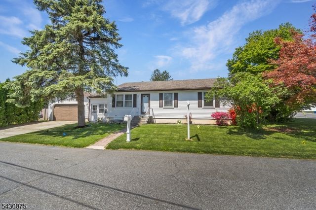 355 Kent St, Phillipsburg Town, NJ 08865