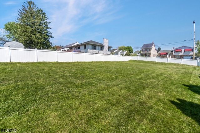 355 Kent St, Phillipsburg Town, NJ 08865