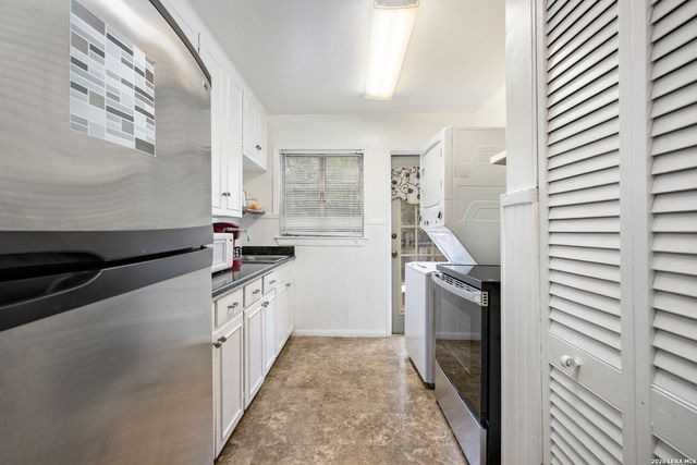 111 Grandview Place, Alamo Heights, TX 78209