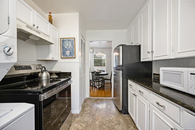 111 Grandview Place, Alamo Heights, TX 78209