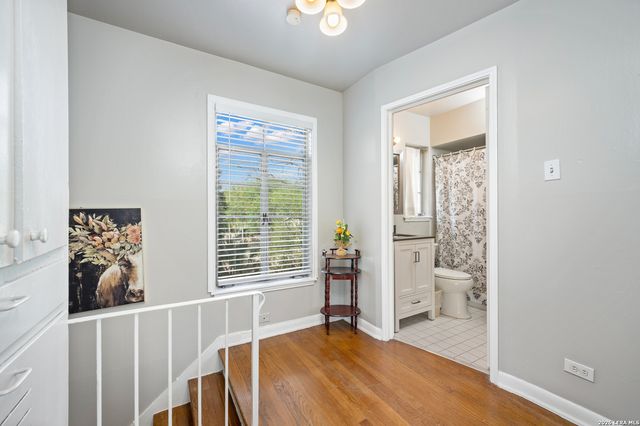 111 Grandview Place, Alamo Heights, TX 78209