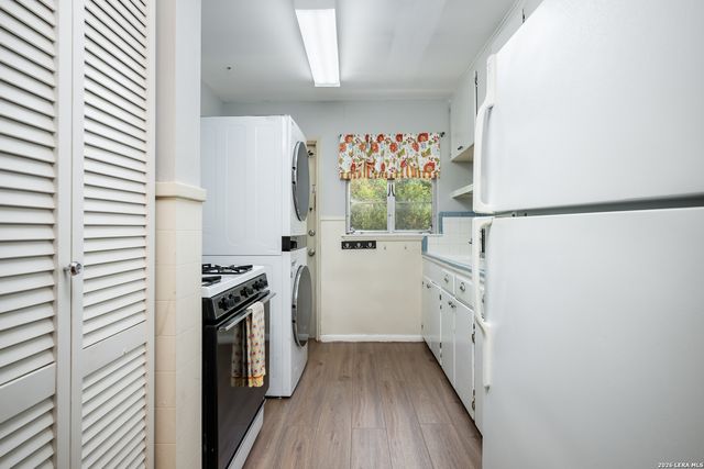 111 Grandview Place, Alamo Heights, TX 78209