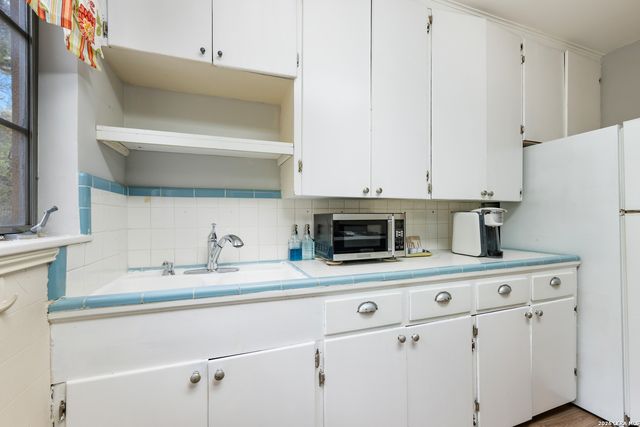 111 Grandview Place, Alamo Heights, TX 78209