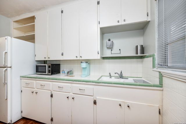 111 Grandview Place, Alamo Heights, TX 78209