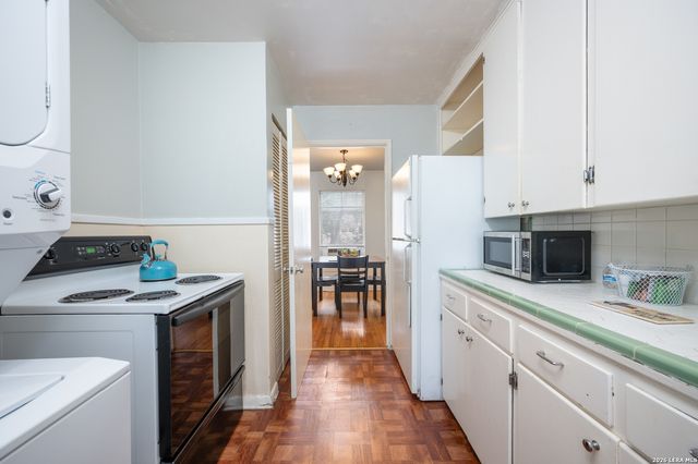 111 Grandview Place, Alamo Heights, TX 78209