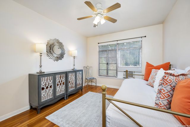 111 Grandview Place, Alamo Heights, TX 78209