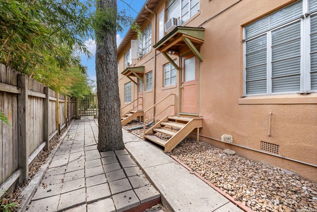 111 Grandview Place, Alamo Heights, TX 78209